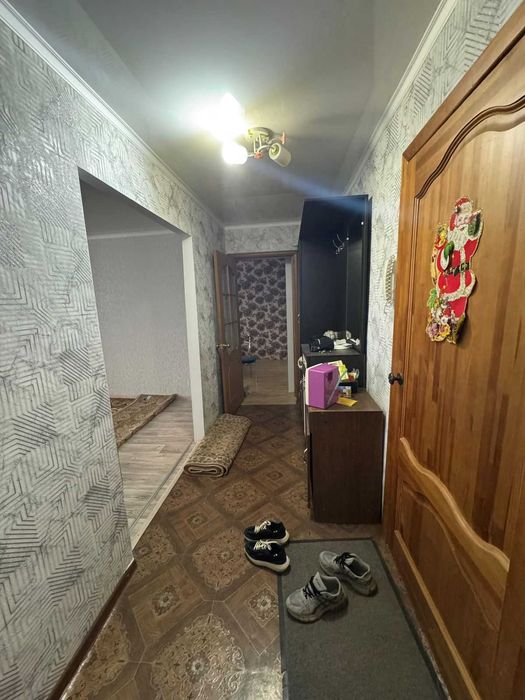 продается 2 комн кв р-н Строитель