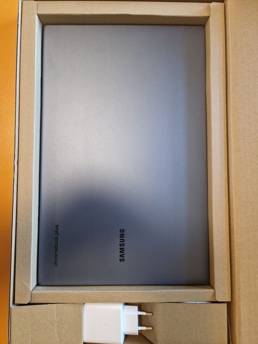 Notebook Samsung XE550XGA 16" i3-12100/8GB/256GB SSD Chrome sigilat