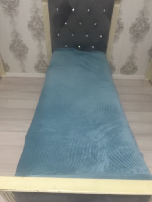 кроват без матраса 1 шт