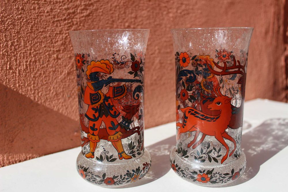 Set 2 pahare sticla pictata, VANATOR / PADURAR, Bavaria, cca 1970