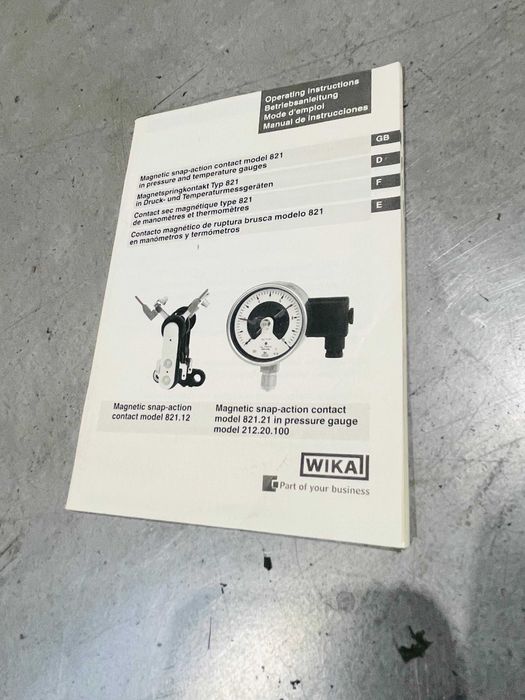 Manometru cu contacte Wika.