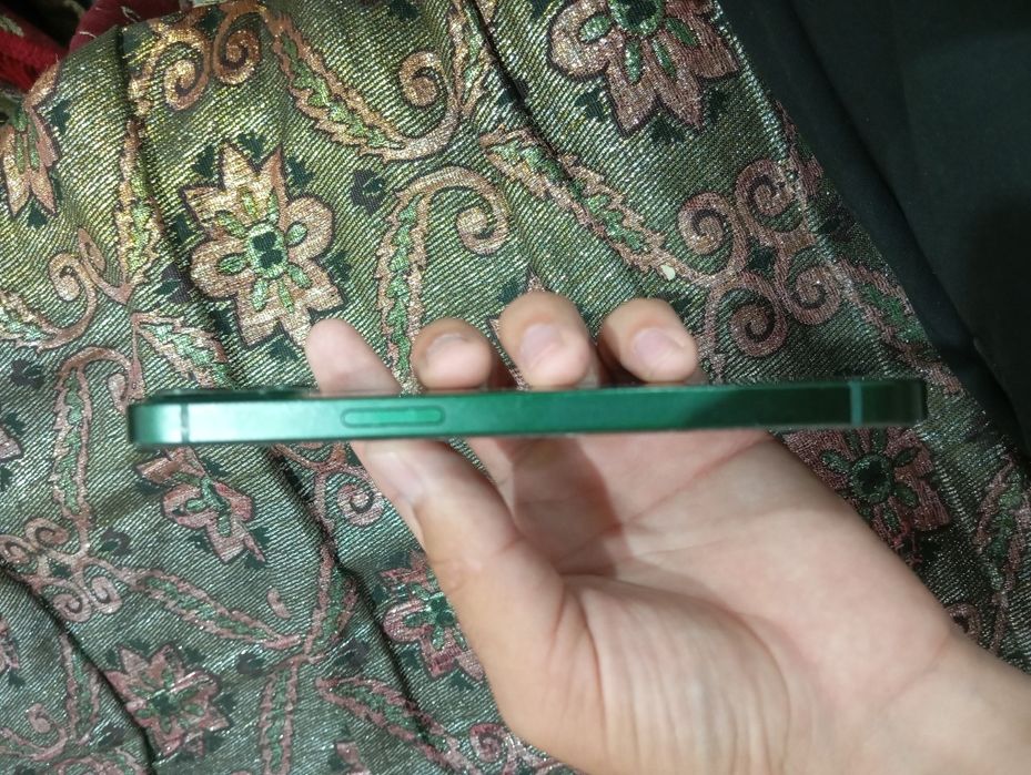 Продам iphone 13