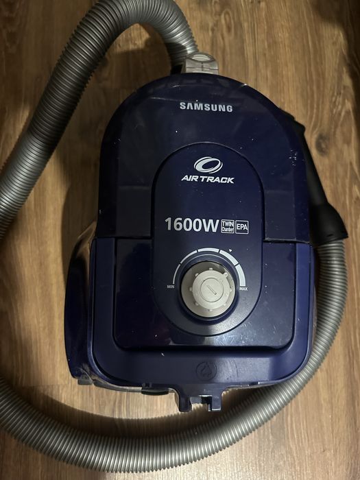 Продам кроватку-манеж, газовую плиту, пылесос