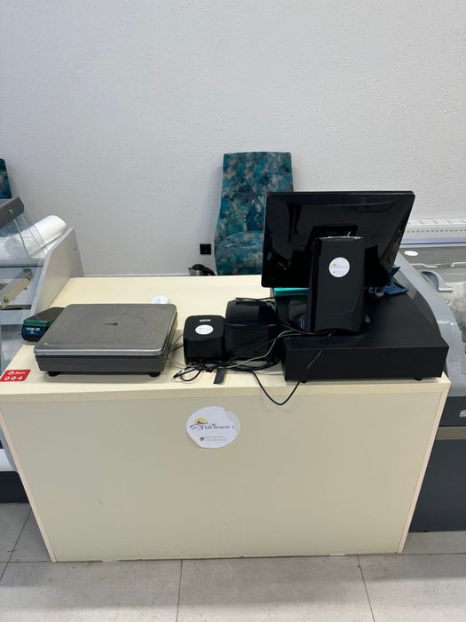 Продам витринные морозильники и лари для магазина