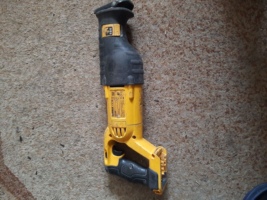 Devalt  fierastra dcs380