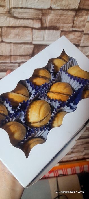 Орешки с варёной сгущёнкой
