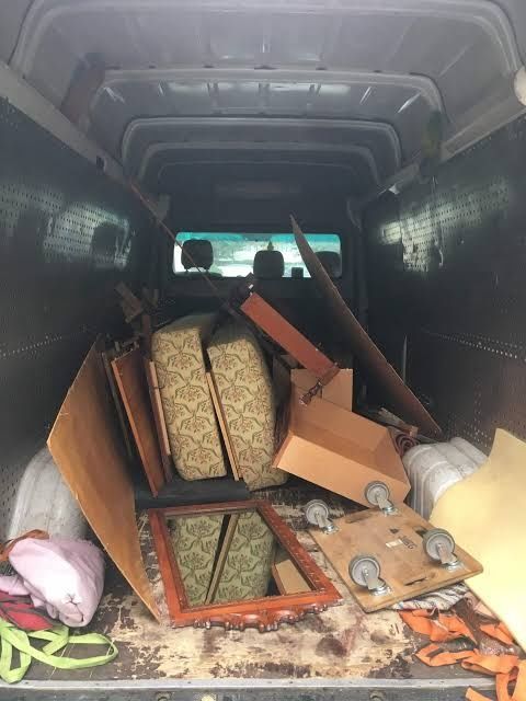 Oferim servicii de  Debarasări în zona București Ilfov Giurgiu