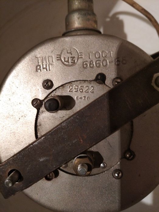 Часы старинные продам