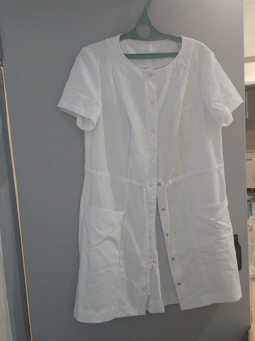 Продам белые халаты