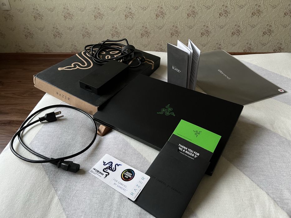 RAZER Blade 16 OLED RTX 4090 (г. 2024)