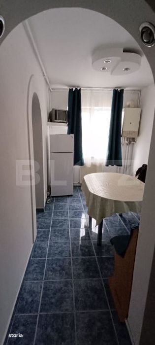 Apartament cu 3 camere, 45 mp, zona Vasile Aron
