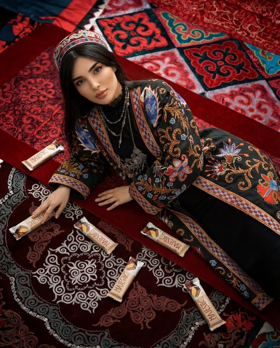 Создаю рекламные изображения для товаров с помощью AI