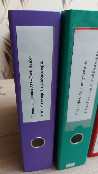 Отдам папки корона за 2 сникерса