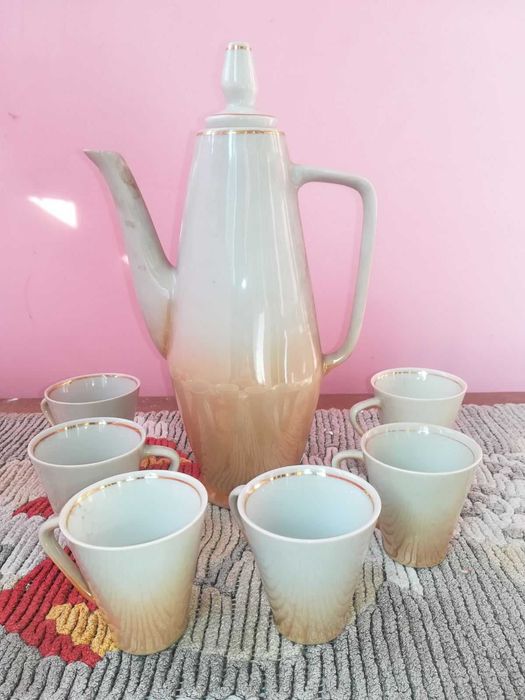 Порцеланов винтидж сервиз