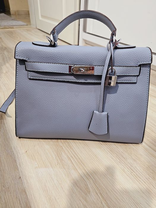 Синя кожена чанта