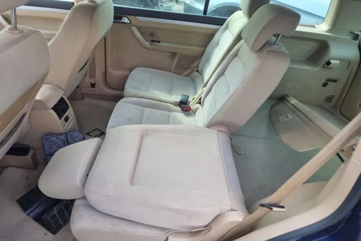 bara fata spate armatura grila capota trager calandru haion far stanga dreapta VW Touran 2004  motor 2.0tdi AZV  dezmembre