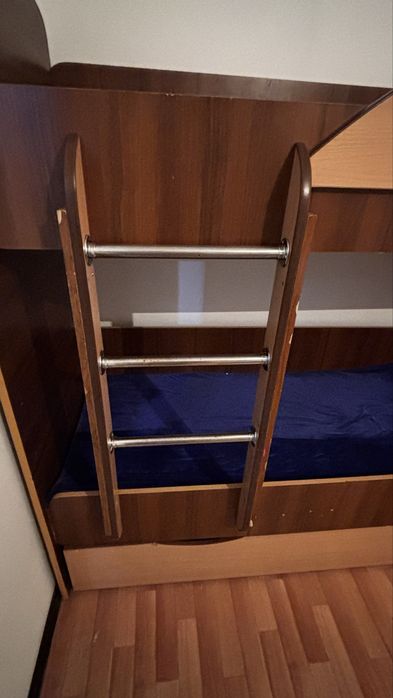 Двухъярусная кровать