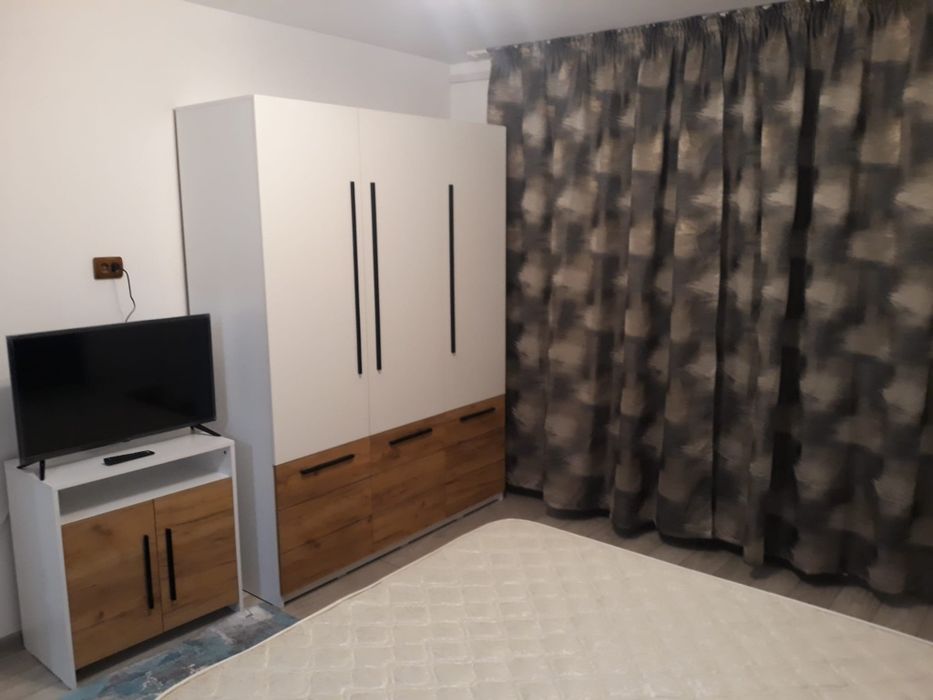 Închiriez apartament