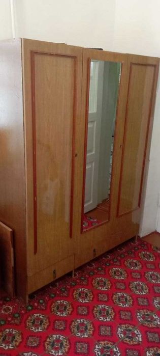 Шкаф для одежды с зеркалом