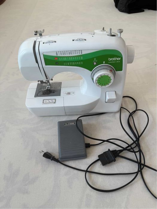 Tikuv moshinasi sotiladi