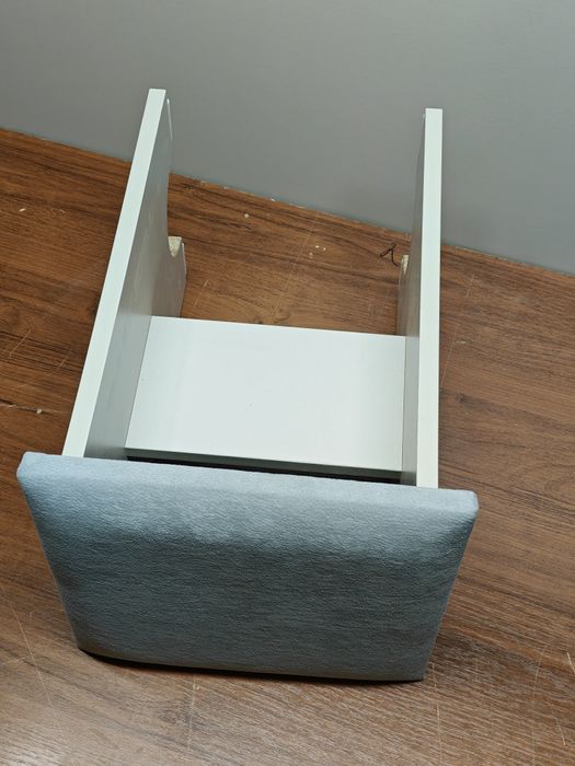 Продам стулья новые