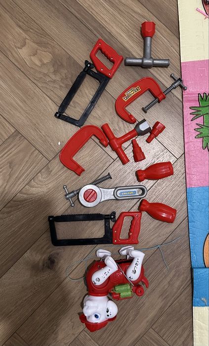 Игрушки для мальчиков и девочке