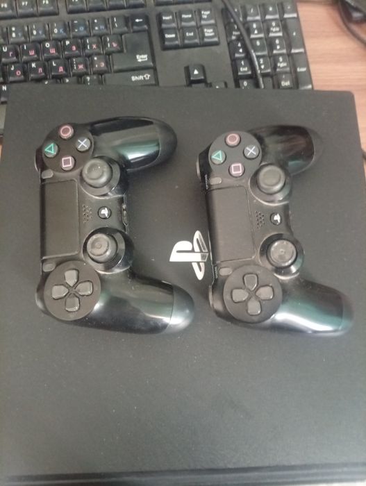 Продам PS4, и диски, цены разные.