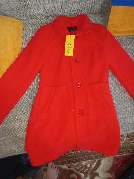 продам куртки и пальто