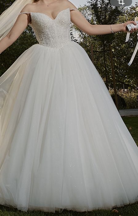 Rochie mireasa tip printesa