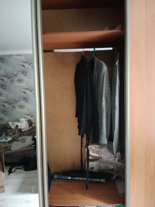 Продам шкаф купе- трехдверный .