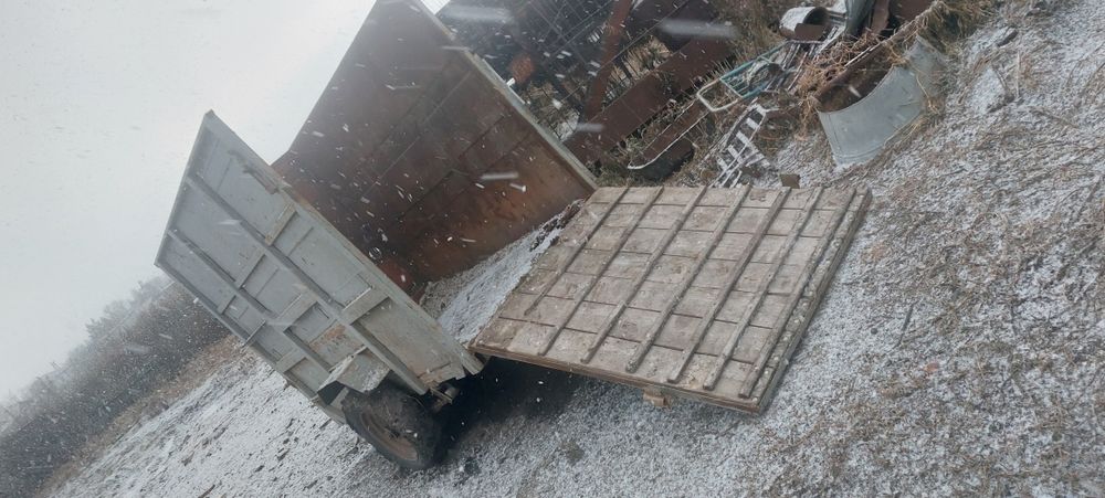 Продам прицеп коневозка.