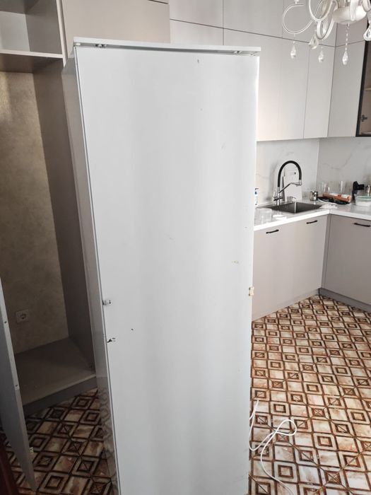 Холодилник работает