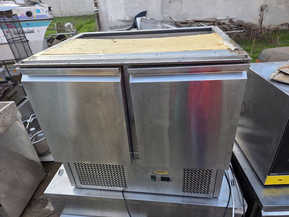 Masa rece, Vitrina rece expunere,  vitrina frigorifica patiserie