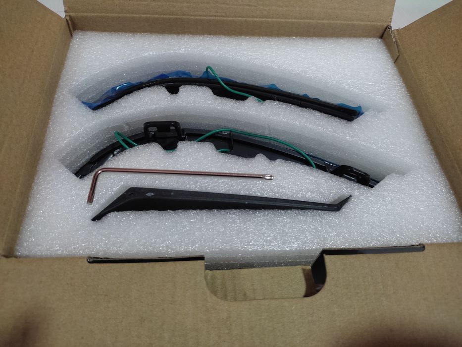 •Продавам ВСЯКАКВИ LED мигачи за VW Голф 5 и други със същите огледала