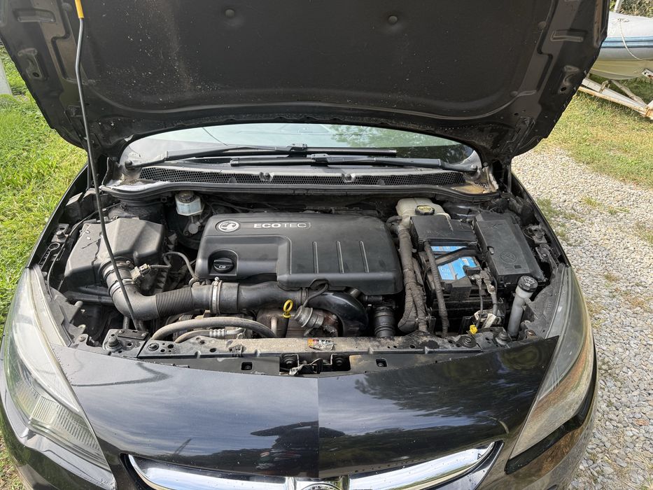 Dezmembrez Opel Astra J 1.7 cdti