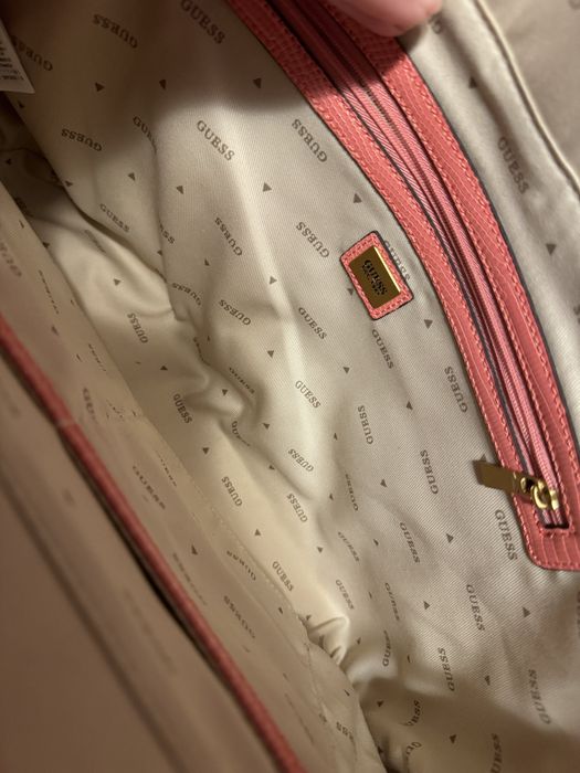 Нова чанта guess