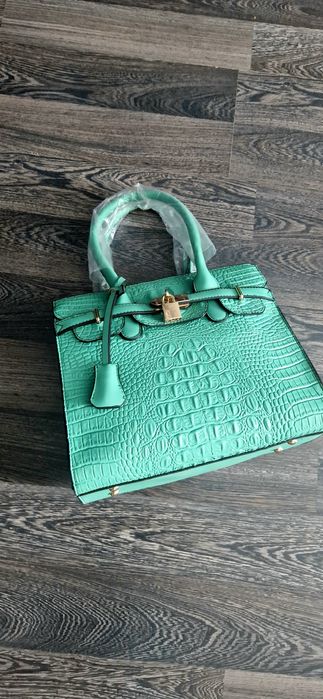 Продам женскую сумочку