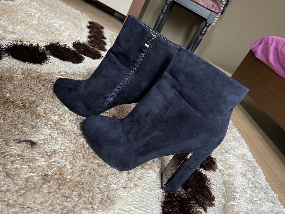Botine bleumarin cu fermoar