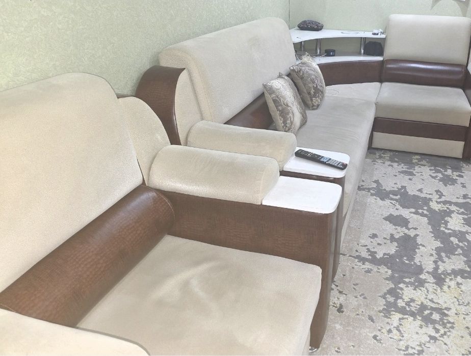 Уголовой диван с креслом