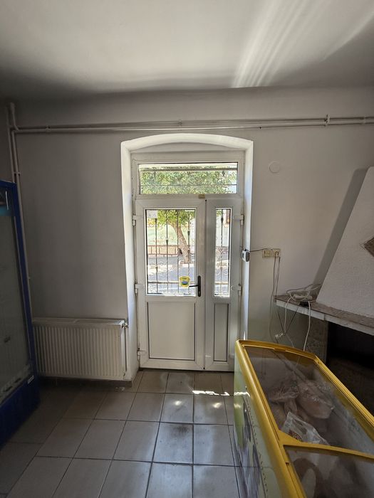 Inchiriez SPATIU COMERCIAL 42m2/Strada Constitutiei
