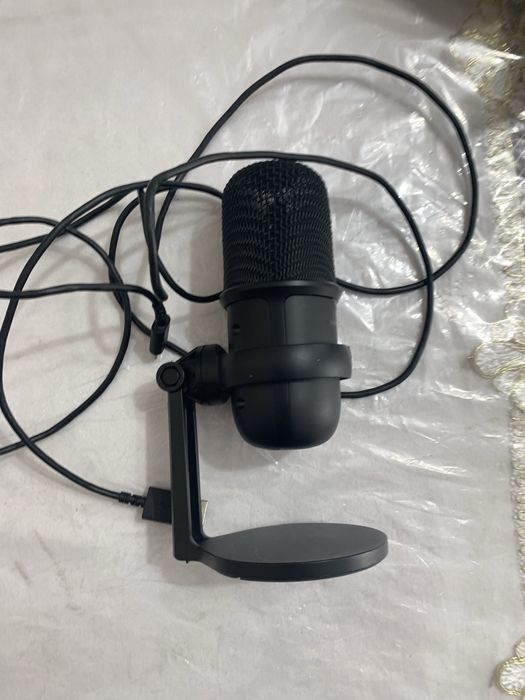 Срочно продаю микрафон Hyperx solocast