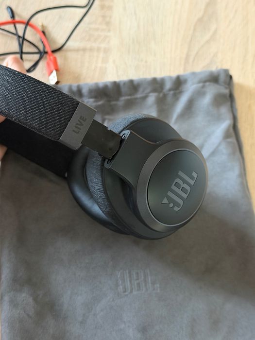Слушалки JBL Live 660NC