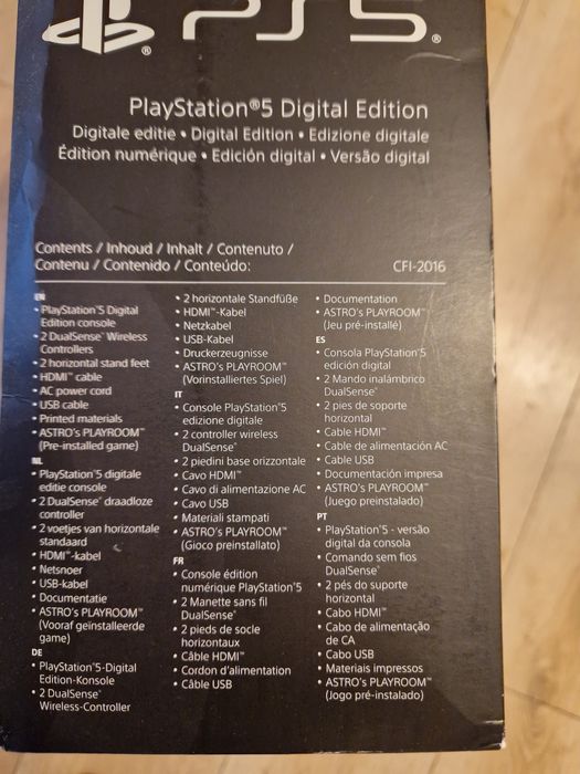 Vând PlayStation 5 Slim Digital 1tb, 2 controllere + cadou