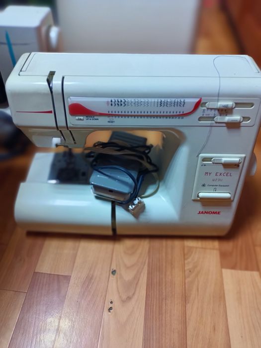 Продам швейную машинку