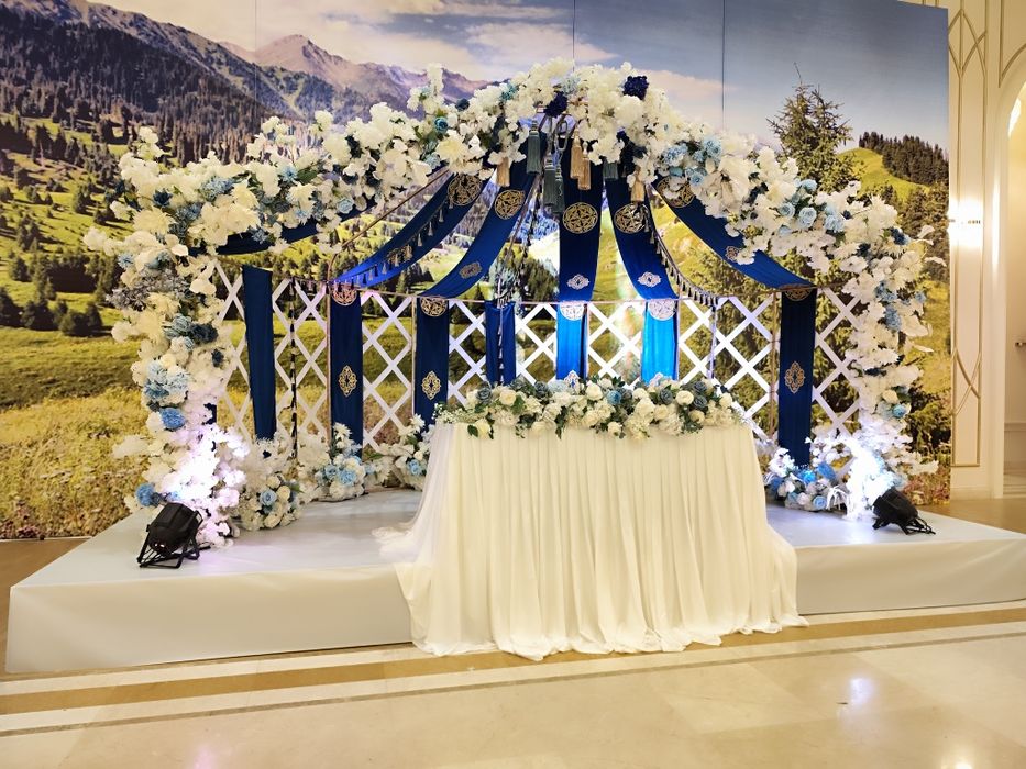 Юрта,  оформление в национальном стиле