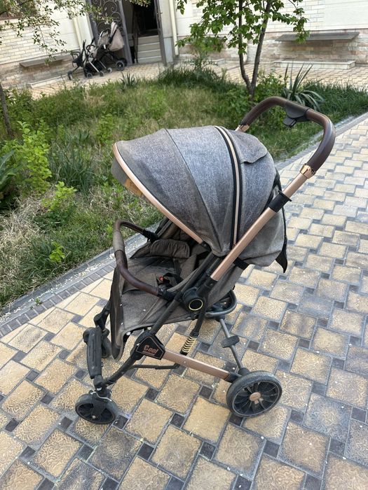 Детская прогулочная коляска