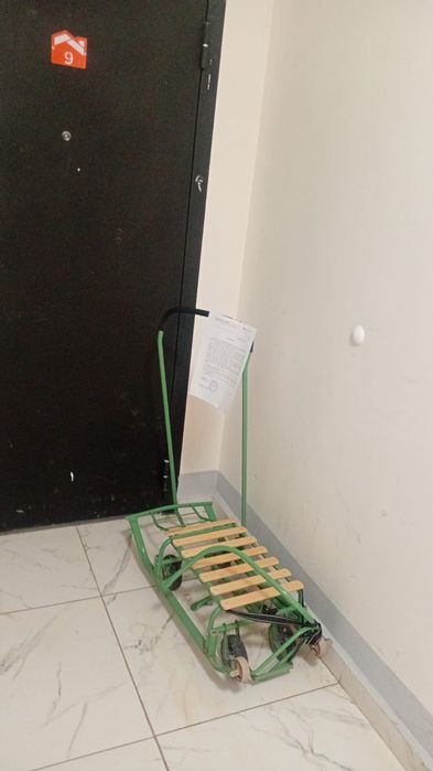 Продам санки с колесиками