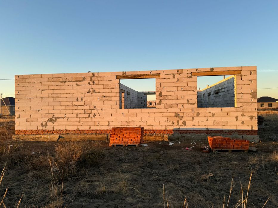 Продам недостройный дом, Участок