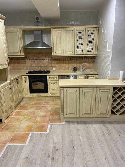 Продается помещение под офис (Дархан, Akay city)