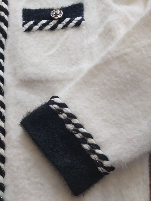 Жилетки с копчета в цвят бяло и черно